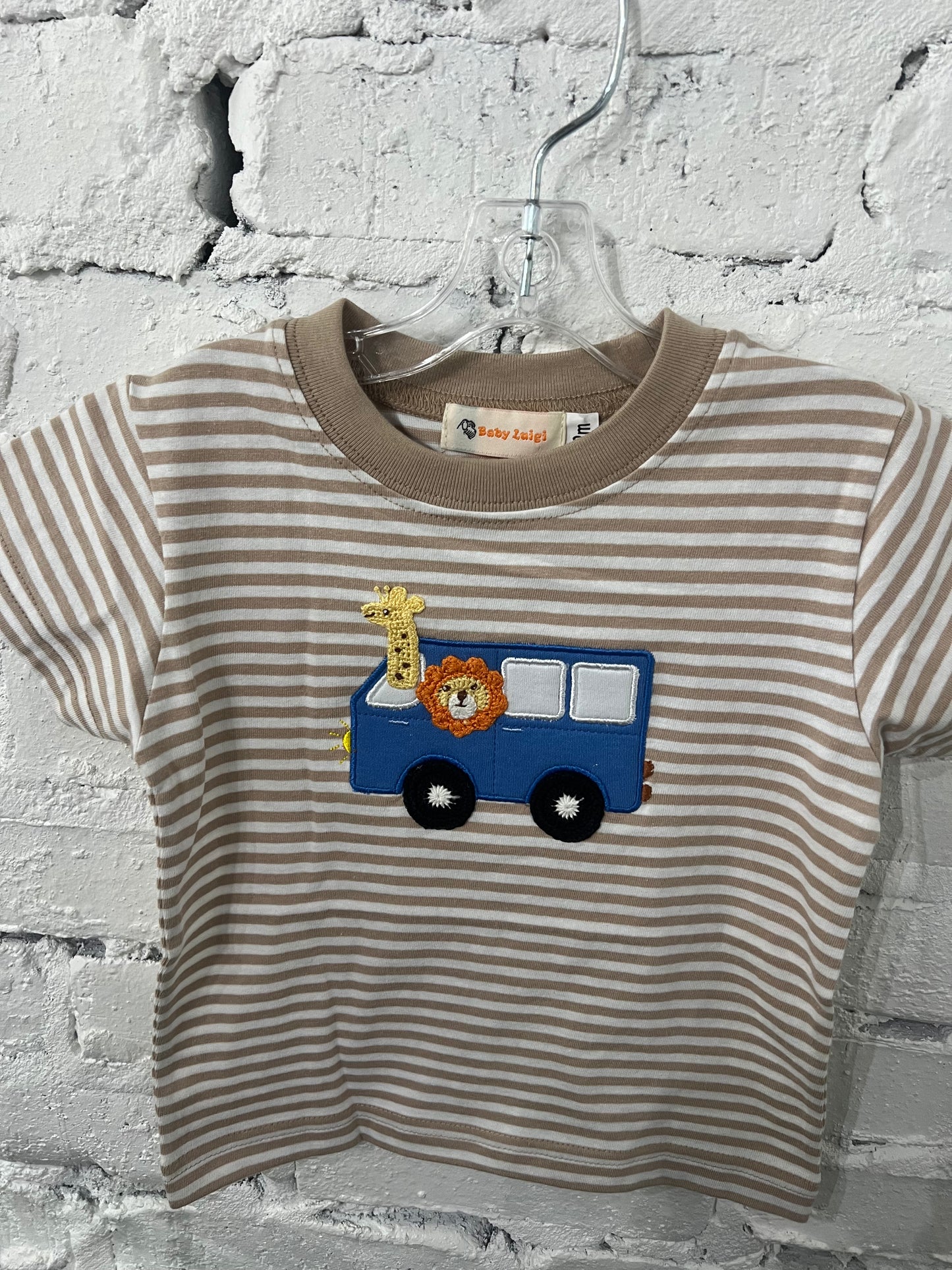 Van With Giraffe and Lion SS