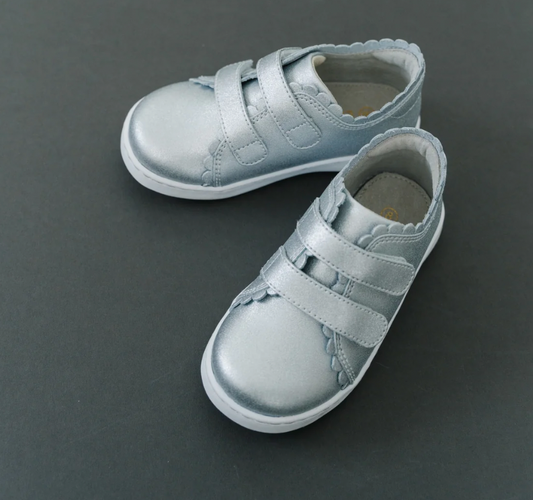 L'Amour Girls Caroline Scalloped Sneakers in Silver