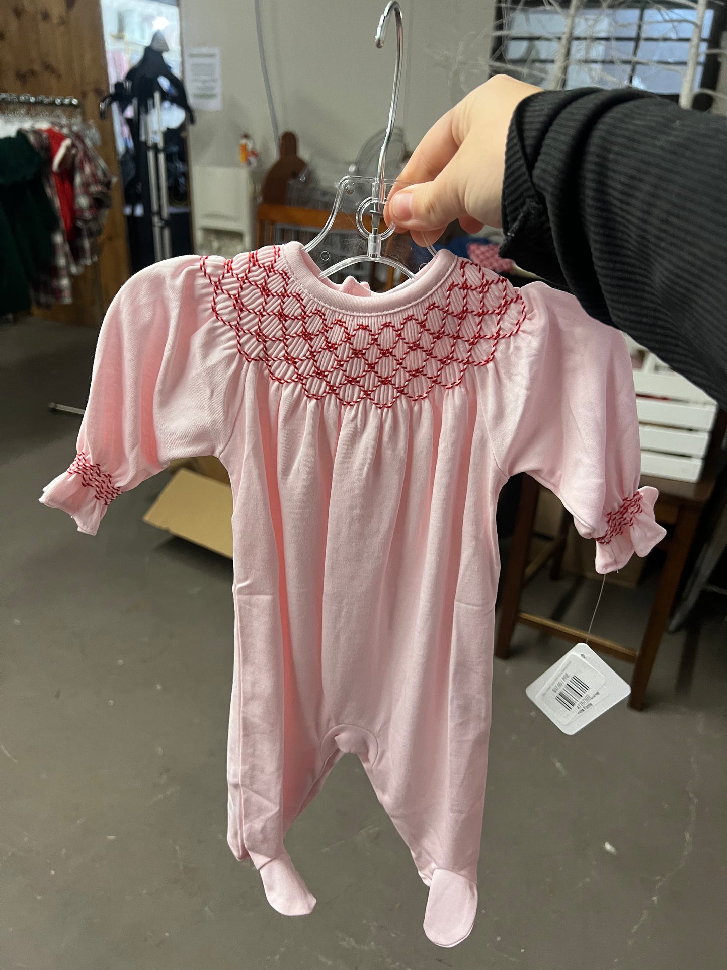 Rosy Holiday Hand SMK Pima Bishop footie