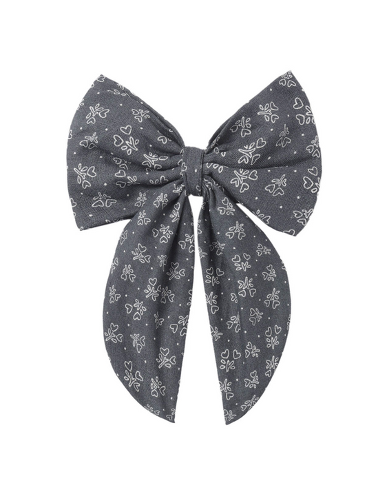 Oversized Bow Heart Ditzy